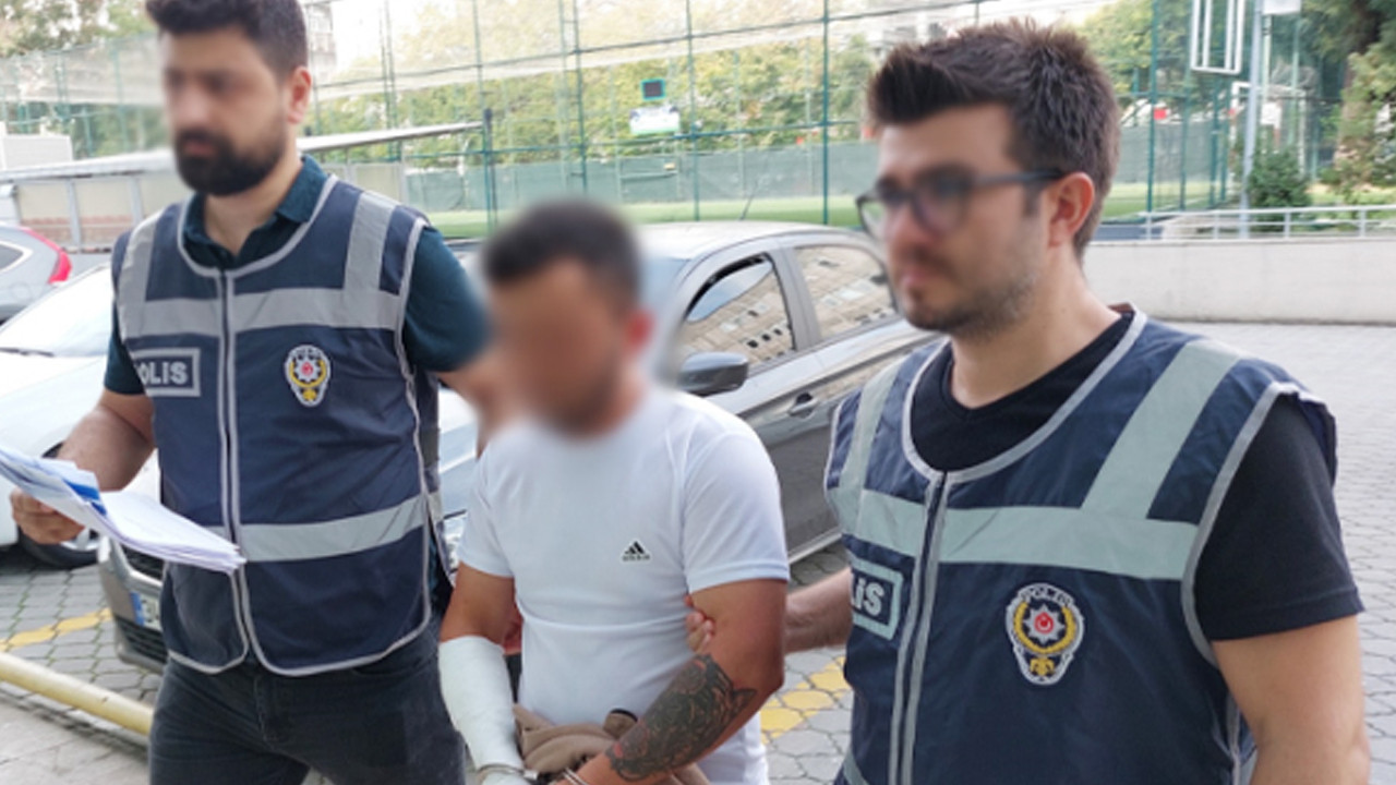 Evlat dehşeti! Babasını defalarca bıçakladı