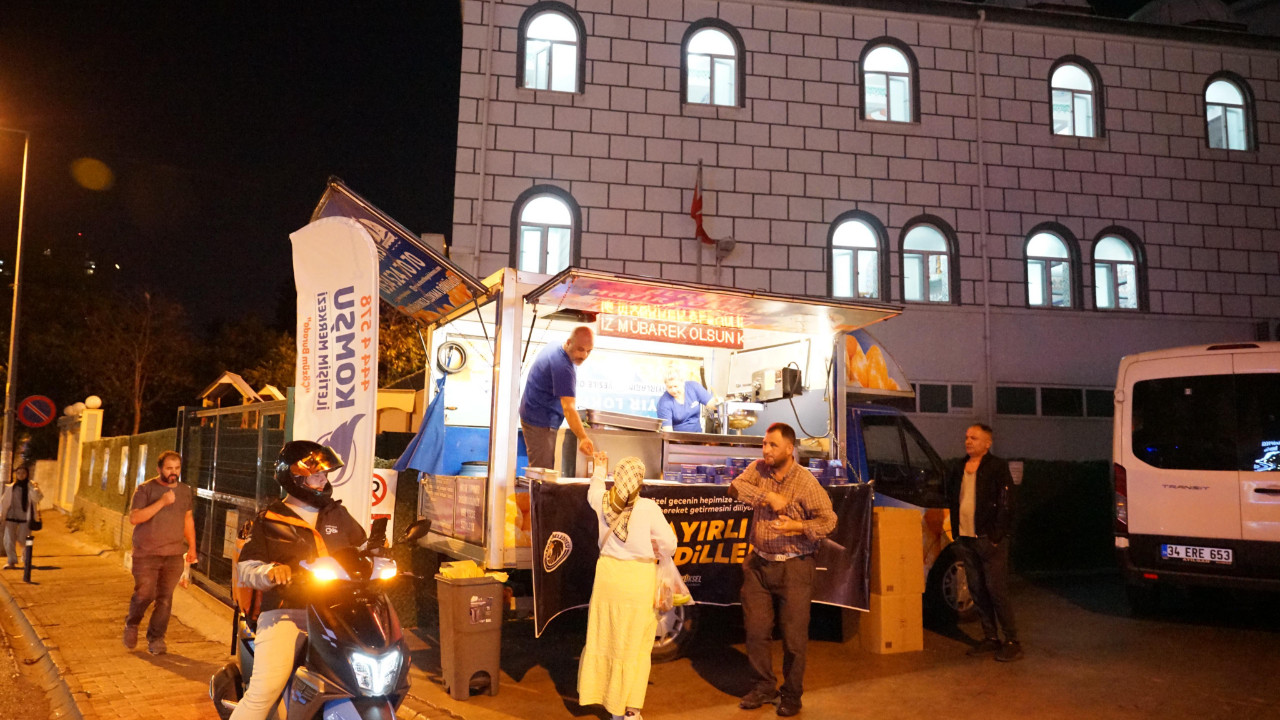 Kartal Belediyesi’nden Mevlid Kandili’nde Vatandaşlara Hayır Lokması İkramı