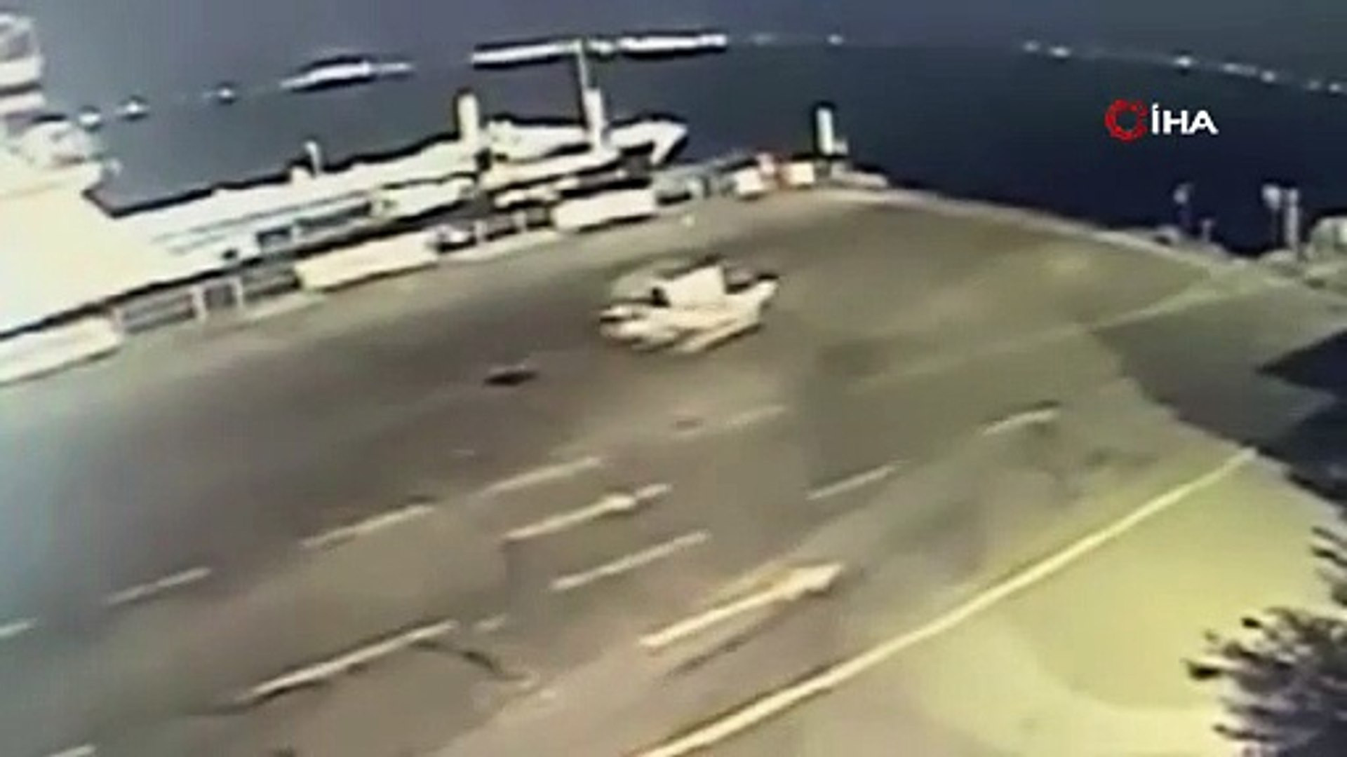 Aracıyla feribot a binerken denize uçtu