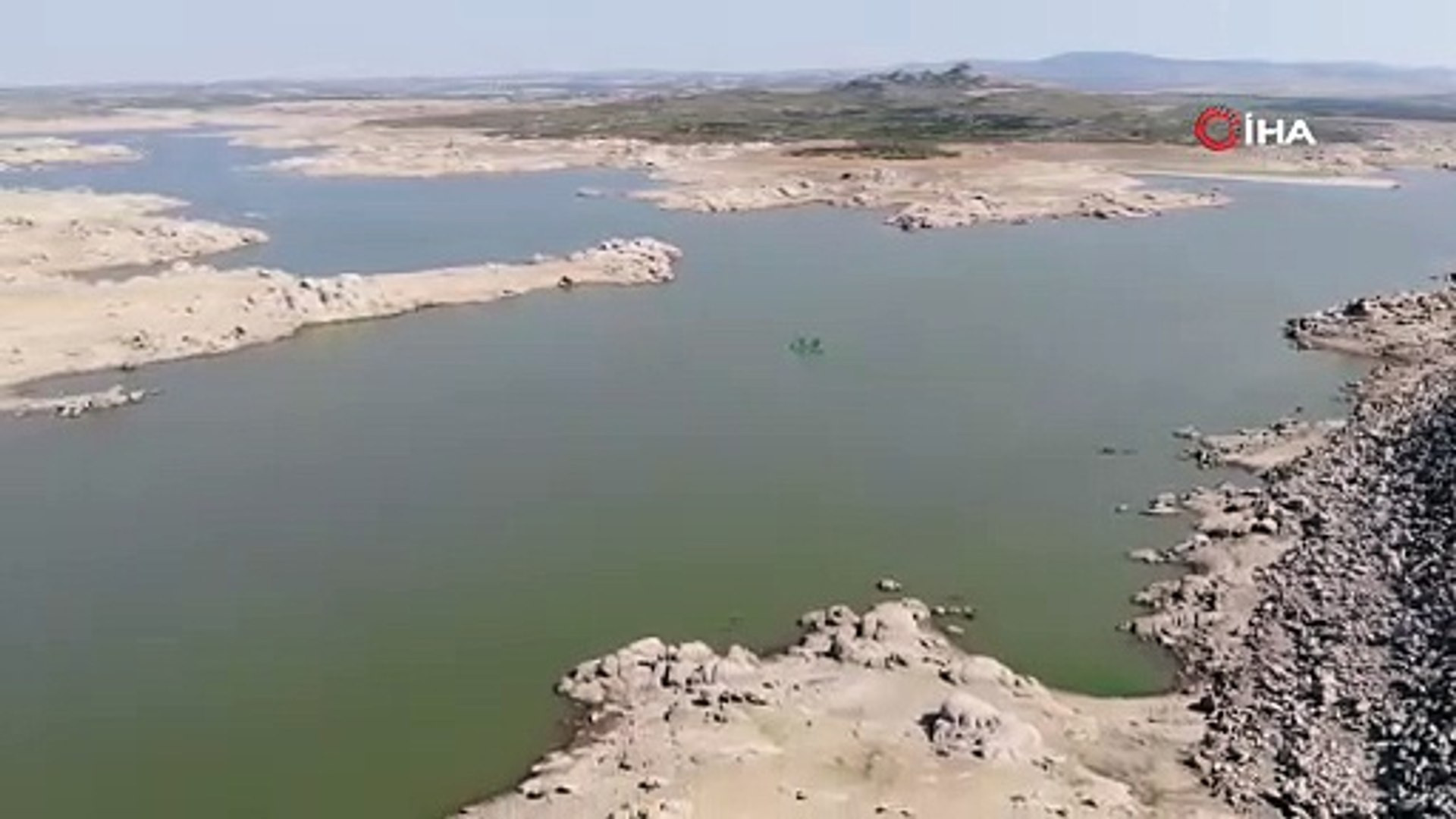 Şehrin içme suyunu karşılayan barajdan korkutan görüntü