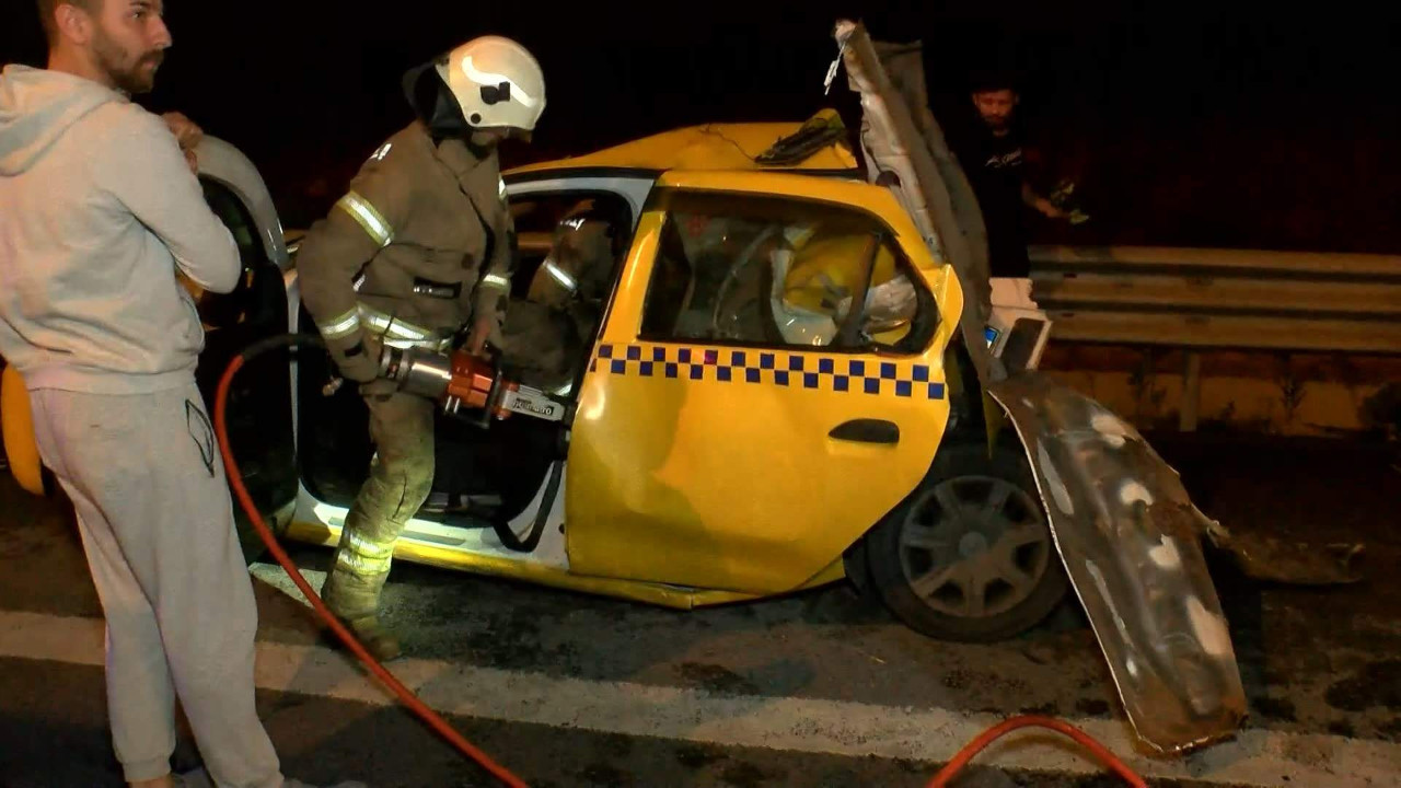 İstanbul'da korkunç kaza! Taksi teneke yığınına döndü