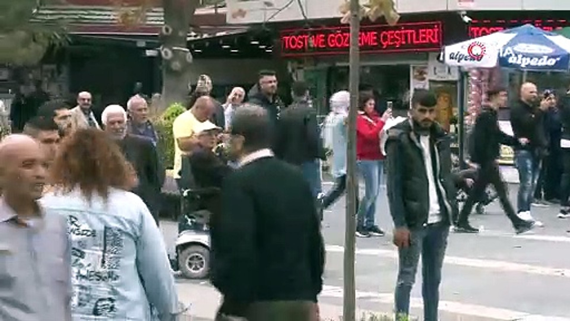 Skandal görüntü: Vatandaş bu sefer gerçekten de ''meraktan'' ölecekti!