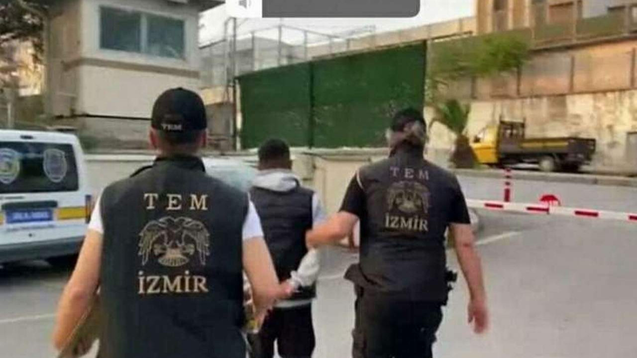 İzmir'de FETÖ! Gözaltılar var