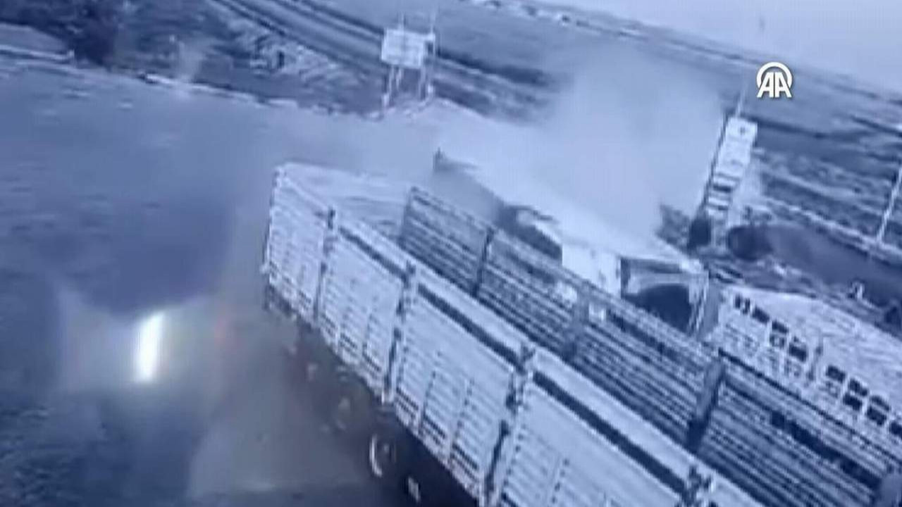 Yolcu otobüsü devrildi: 2 ölü, 25 yaralı var