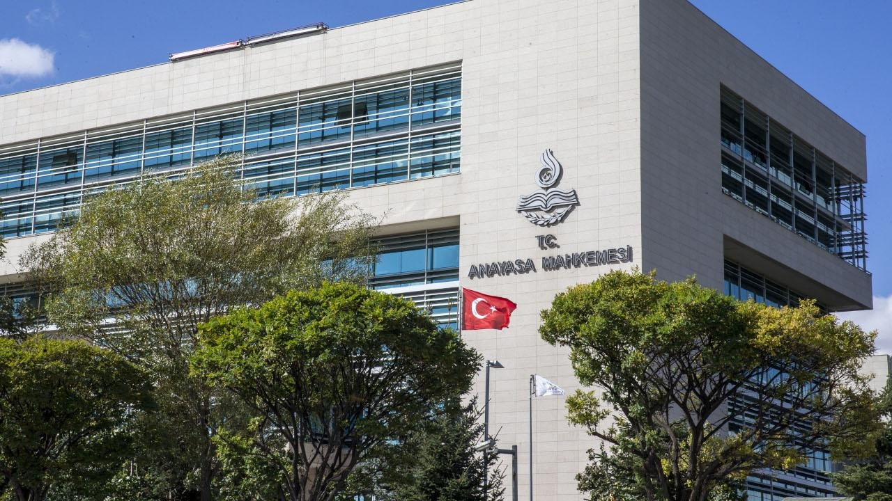 AYM'den kurum yöneticilerine örgütlenme özgürlüğü
