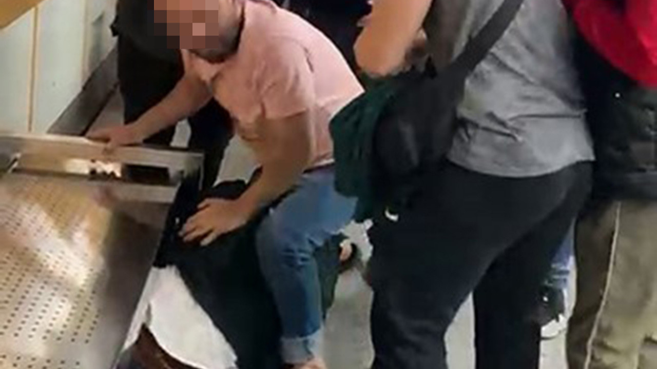 İstanbul Metrosu'nda kadın yolcuya yumruklu saldırı