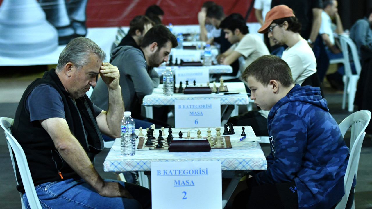 Küçükçekmece'de 29 Ekim Satranç Turnuvası heyecanı