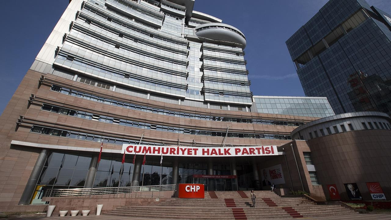 CHP genel merkezinde ''esrarengiz'' koliler iddiası