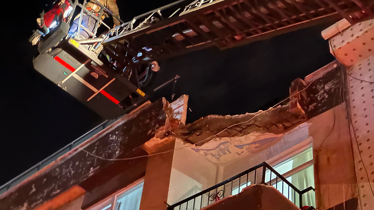 İstanbul'da 3 katlı binanın terası çöktü