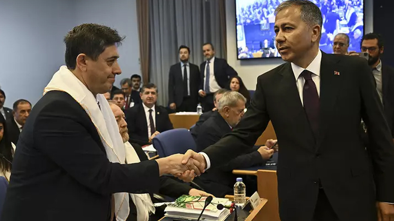 İlk kez AK Partili bir Bakan muhalefetten tam destek aldı