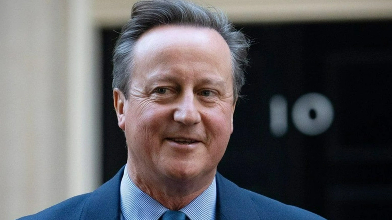 İngiltere'de eski başbakan dışişleri bakanı olarak atandı