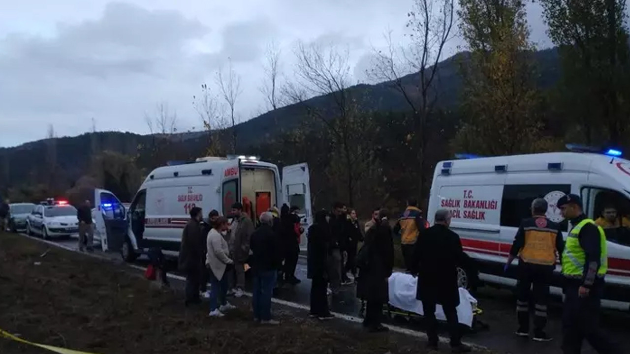 Amasya'da lastiği patlayan otobüs kaza yaptı, 27 kişi yaralandı
