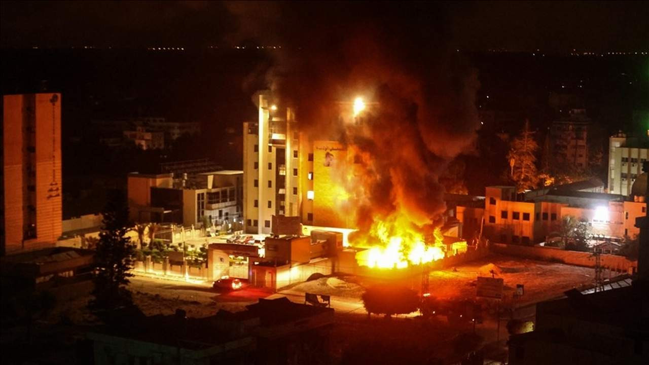 İsrail, Gazze'de Vefa Hastanesi'ni bombaladı