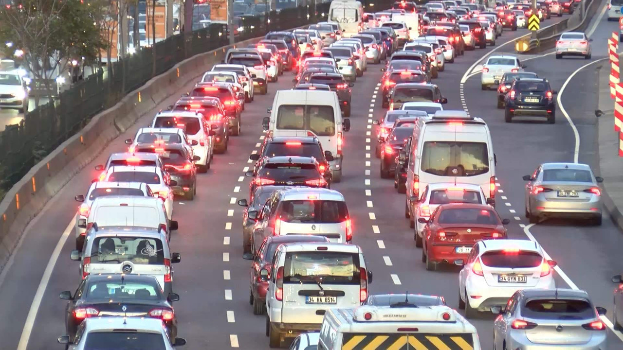 İstanbul'da ara tatilin ardından trafik durma noktasında