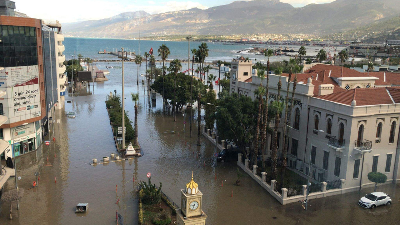 Tsunami gibi! Sağanak yağış bir ilimizi yuttu! Tüm il sular altında