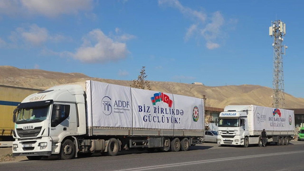 Azerbaycan'dan depremzedeler için 18 tonluk yeni yardım