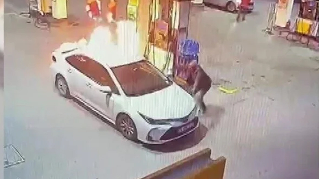 Akaryakıt istasyonunda korku dolu anlar: Bir anda alev aldı