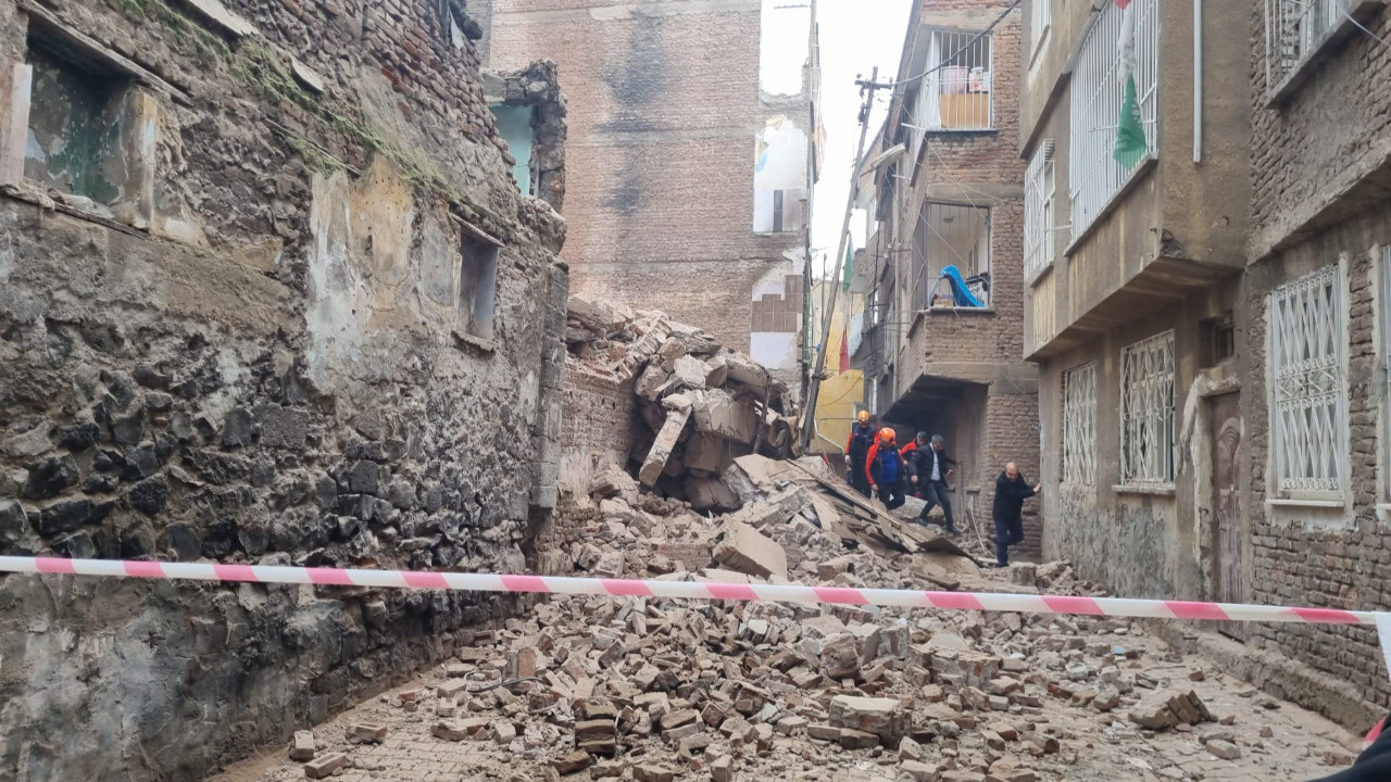 Diyarbakır'da 5 katlı bina çöktü