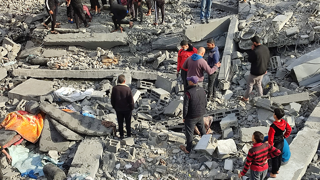 İsrail yine mülteci kamplarını bombaladı