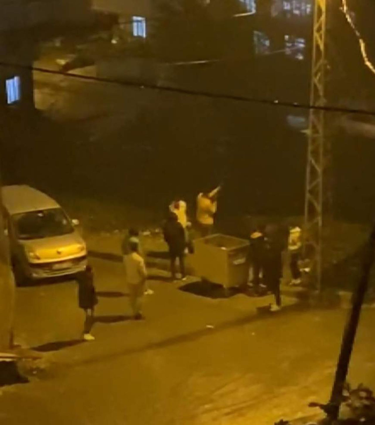 İstanbul'da silahlı asker uğurlama eğlencesi korku saçtı