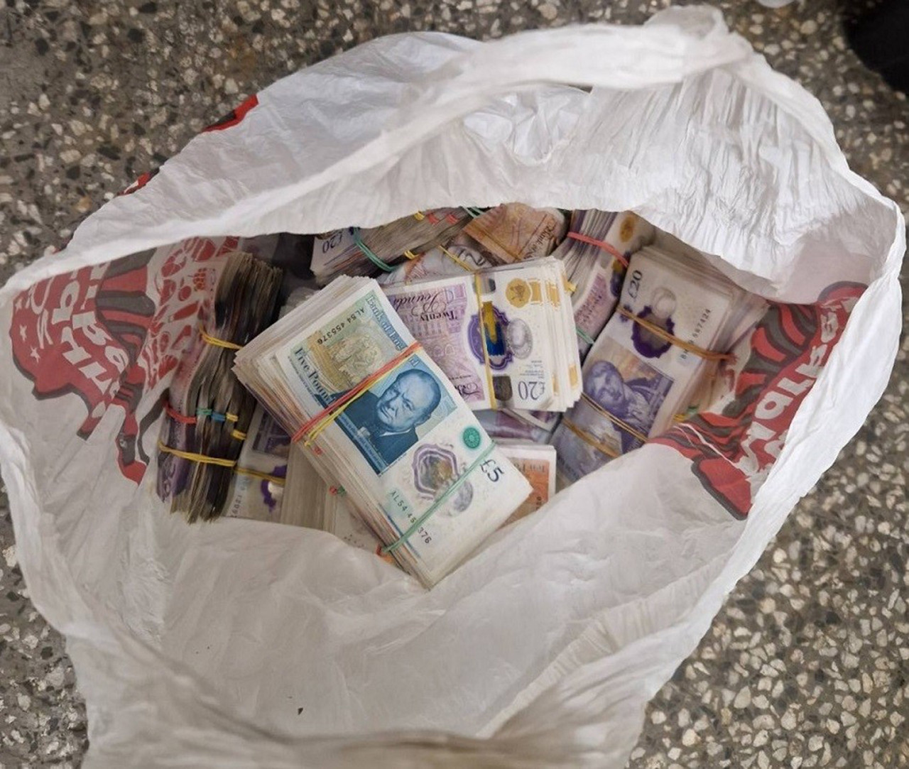 Bulgaristan’dan Türkiye’ye geçmek için Kapitan Andrevo Sınır Kapısı'na gelen araçlarda 1 Ocak'tan bu yana beyan edilmeyen 15 milyon euro ele geçirildi.