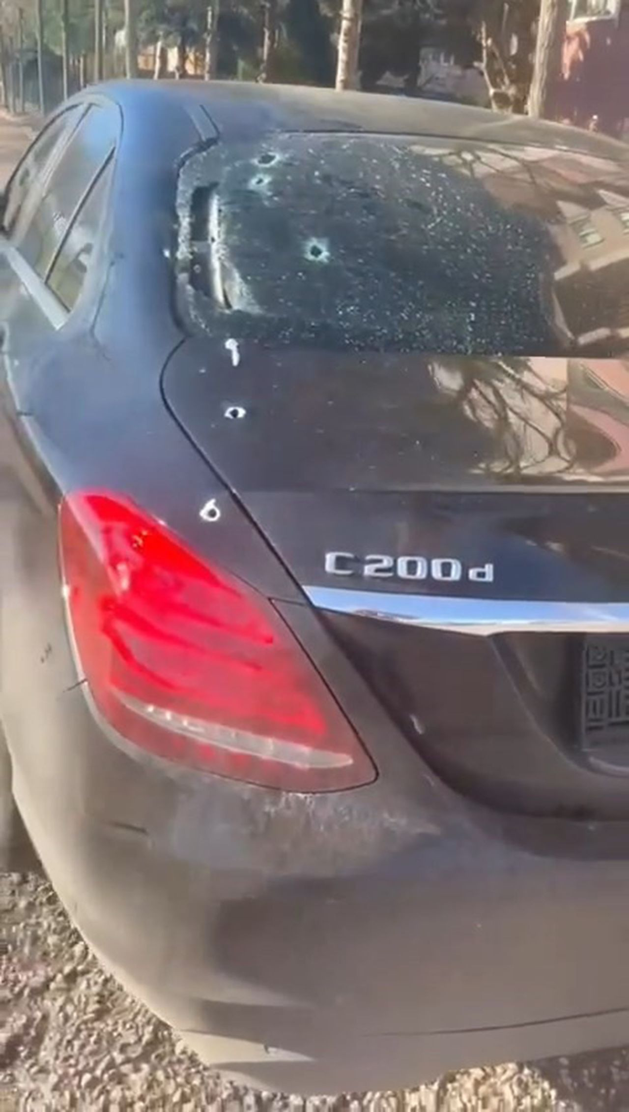 İş insanının otomobiline kurşun yağdırdılar