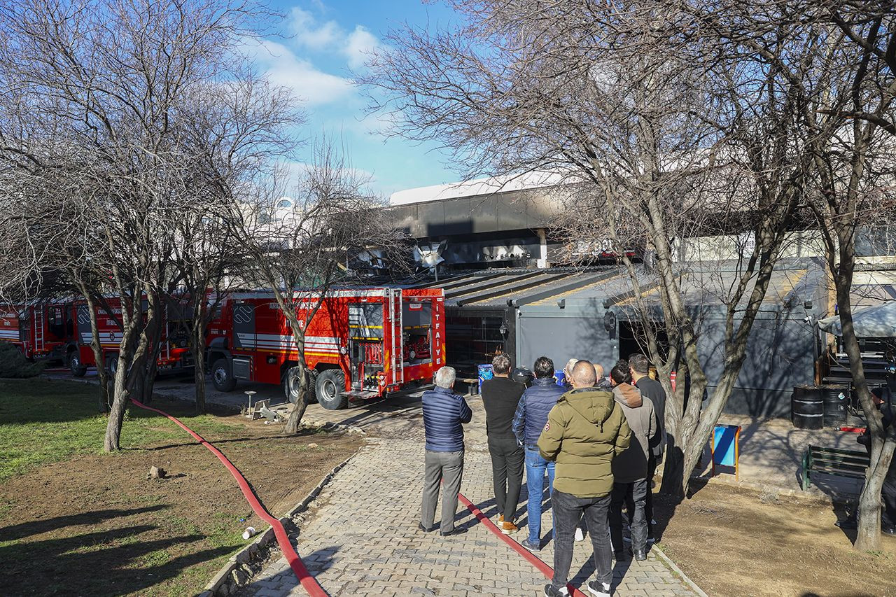 Ankara'nın mini AVM'de yangın!