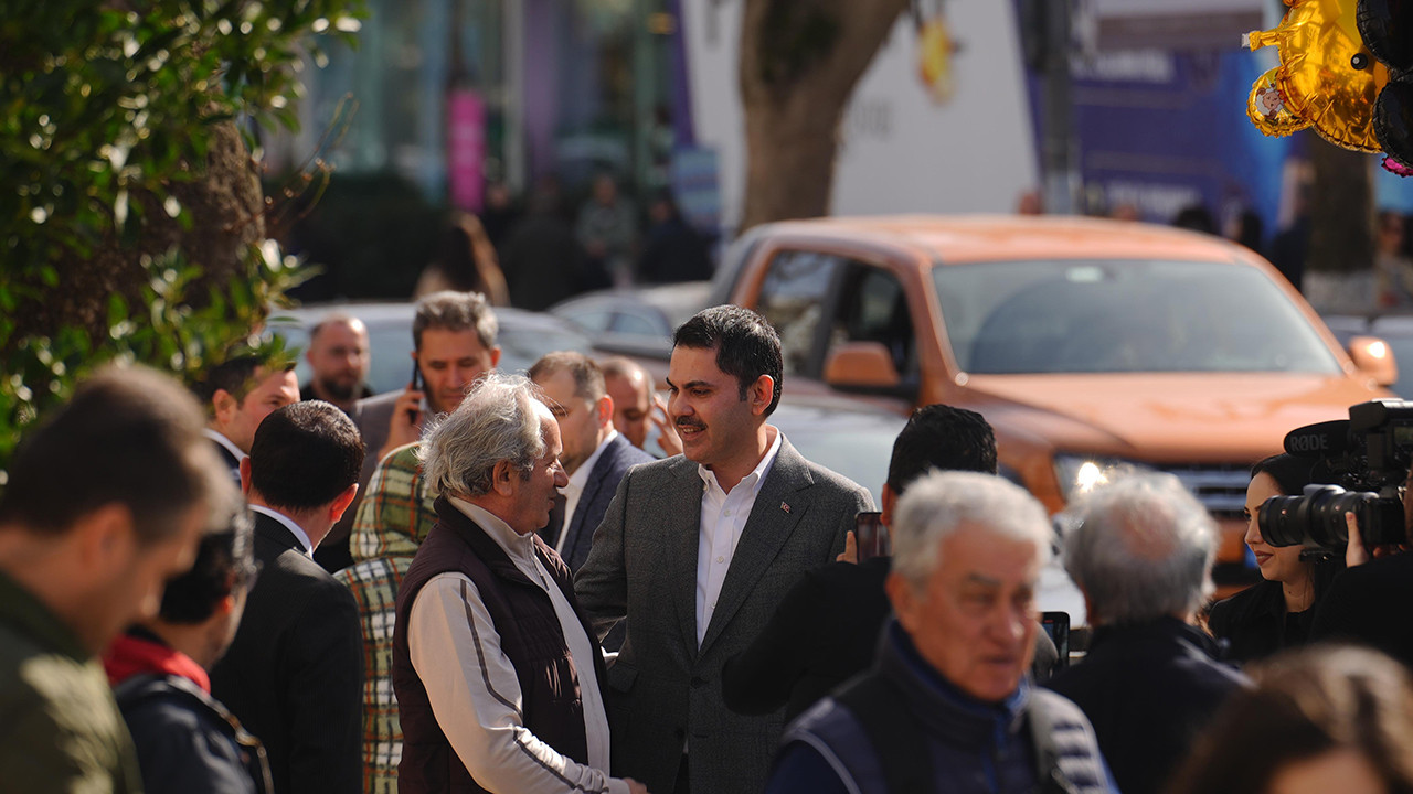 İstanbul Büyükşehir Belediye Başkan Adayı Murat Kurum, Bağdat Caddesi’nde vatandaşlarla bir araya geldi. 