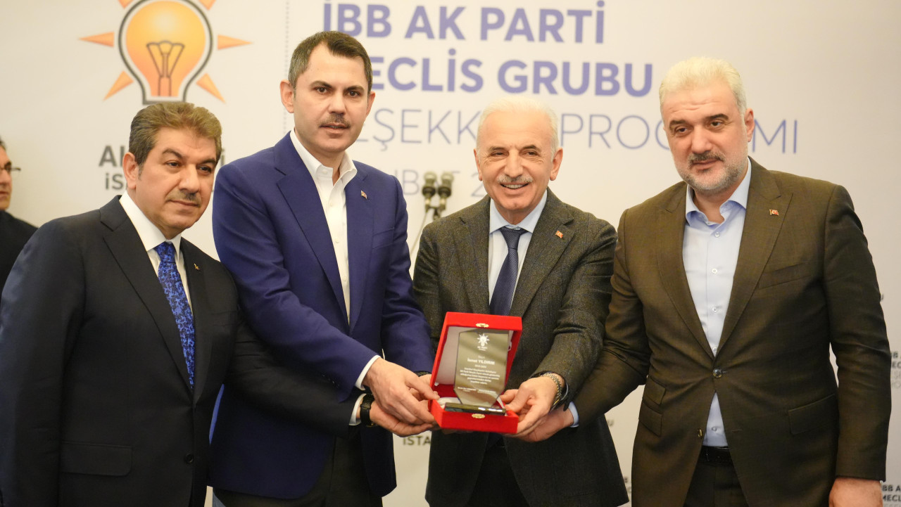 İstanbul Büyükşehir Belediye Başkan Adayı Murat Kurum, İBB Meclis Üyeleri ile kahvaltı programı ve plaket töreninde bir araya geldi.