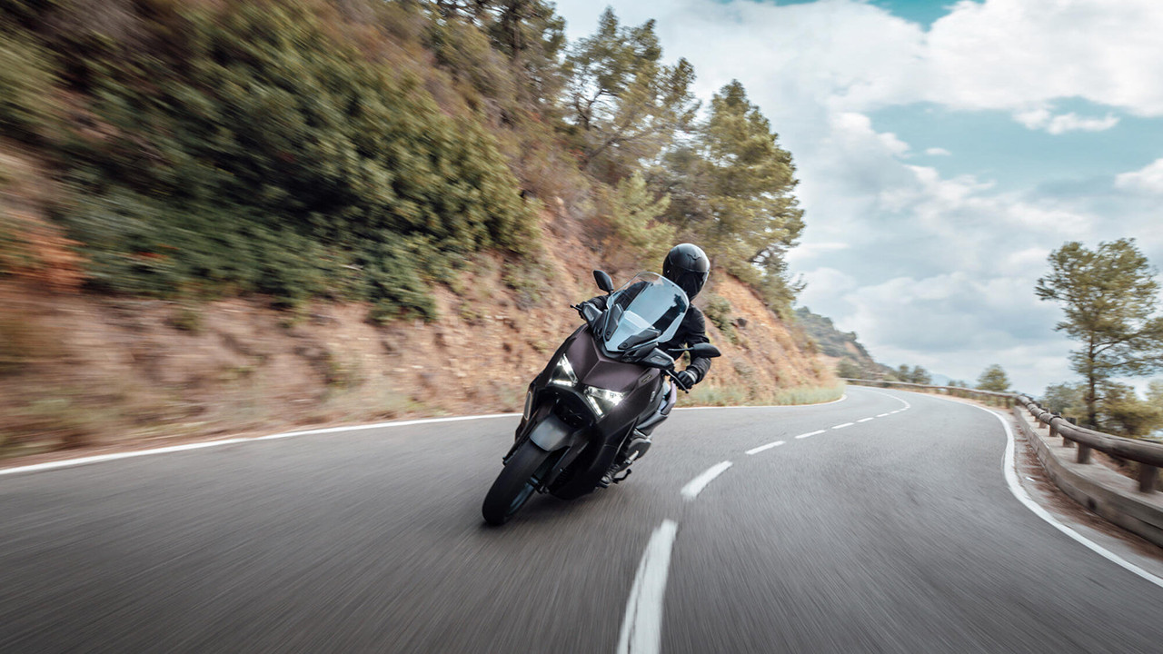 Türkiye’de Sport Scooter segmentinin öncüsü olan XMAX ailesi, XMAX 300 Tech Max modelinin dönüşü ile daha da zenginleşiyor. Yamaha Xmax 300 Tech MAX yakında Türkiye’de...