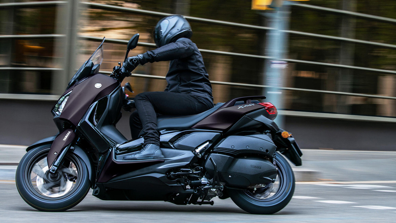 Türkiye’de Sport Scooter segmentinin öncüsü olan XMAX ailesi, XMAX 300 Tech Max modelinin dönüşü ile daha da zenginleşiyor. Yamaha Xmax 300 Tech MAX yakında Türkiye’de...