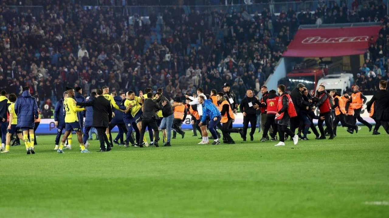 Rıdvan Dilmen: ''Fenerbahçe; kurum, şahıs, takım ne derseniz deyin herkesi yenmiştir''
