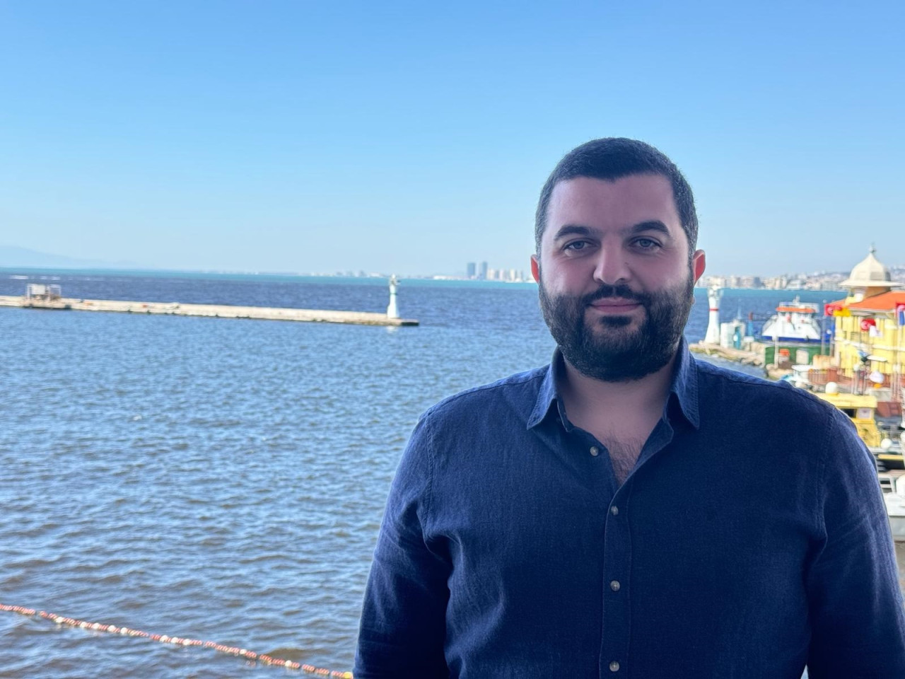 Yunan adalarında Türk vatandaşları için kapıda vize uygulaması başlıyor. Yaz tatili için rotayı Yunan adalarına çevirenler, kapıda vize uygulamasının detaylarını merak etmeye başladı. Yunan adalarına odaklanan tur operatörü Feribotlines’in CEO’su Tamer Arda Tuncer, kapı vizesi hakkında detayları açıkladı.