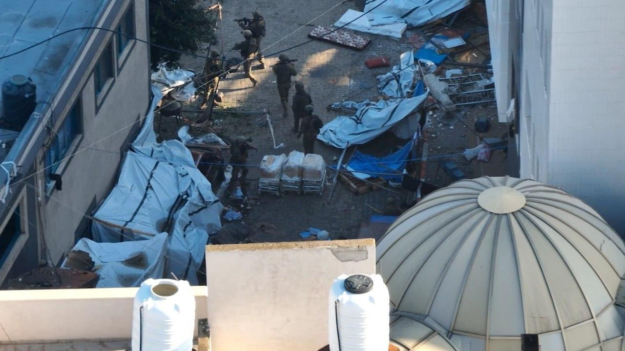 İsrail, Şifa Hastanesi yakınlarındaki evlere saldırdı