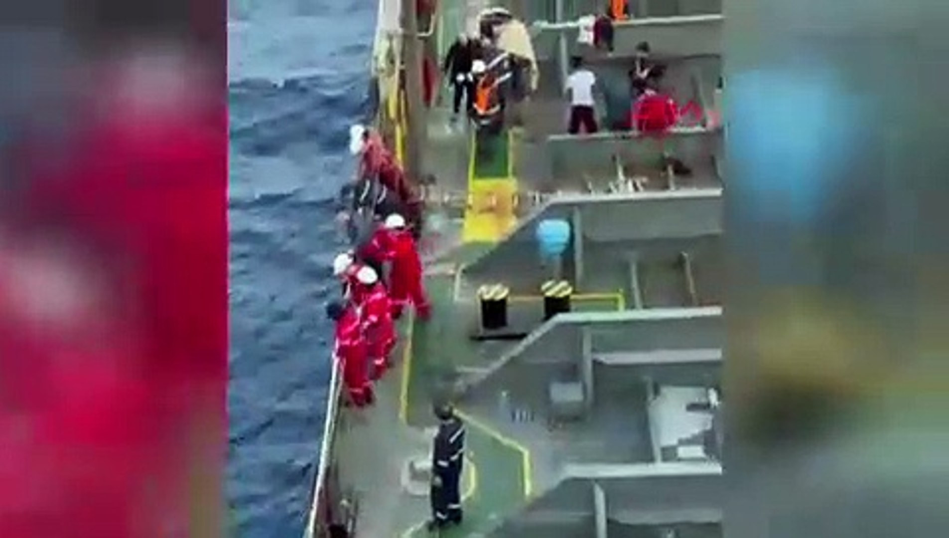 Türk gemisi 120 mülteciyi kurtardı! Filmleri aratmayan görüntüler