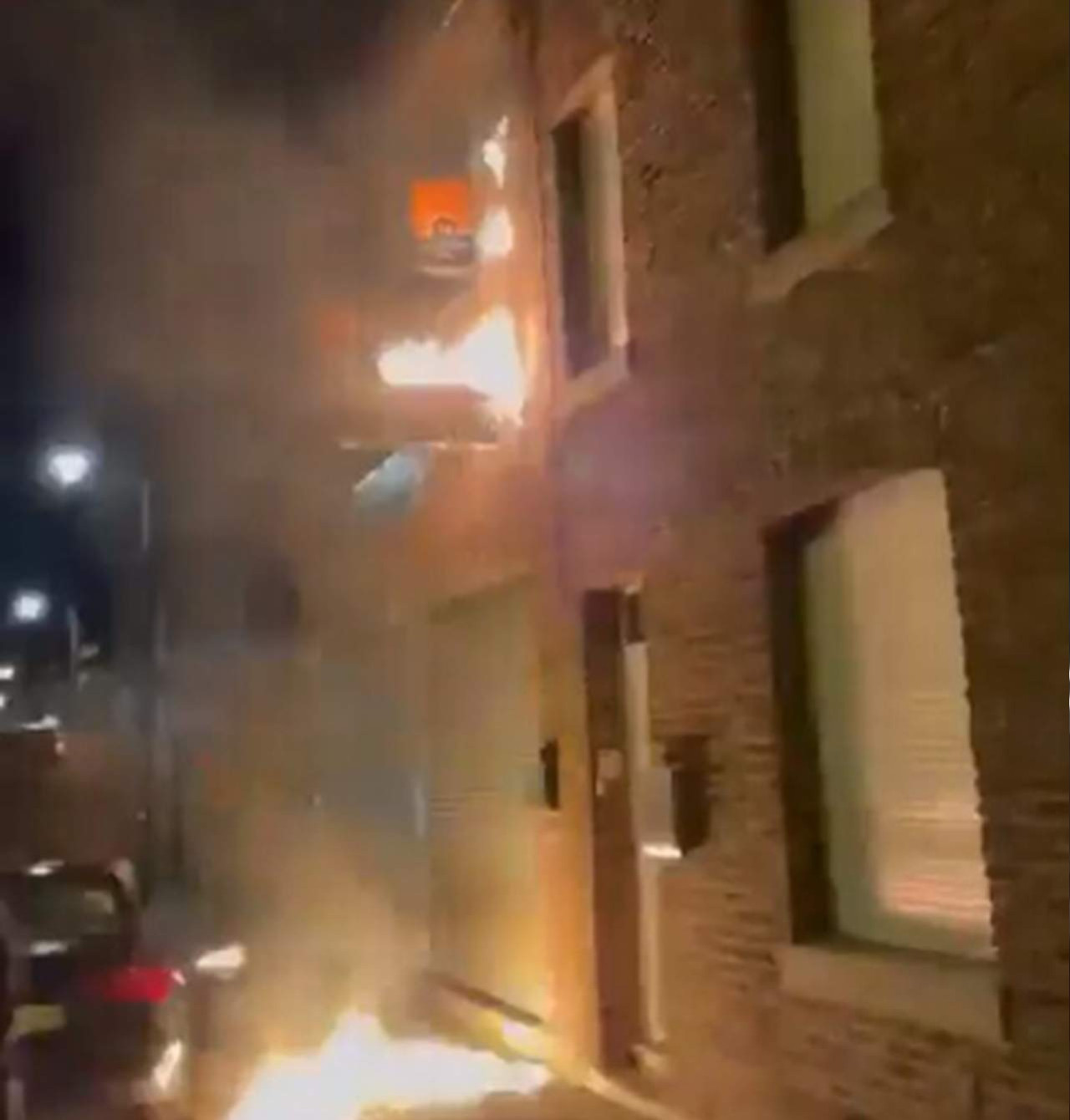 Belçika'da örgütlenen eli kanlı bölücü terör örgütü PKK destekçileri Liege'de Ülkü Ocakları binasını ateşe verip ve camiye saldırdı.