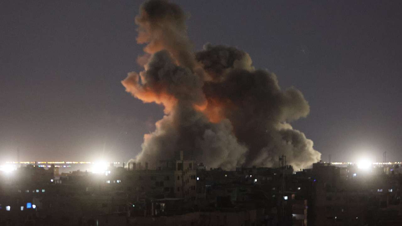 Sabaha kadar bomba yağdı; İsrail Refah'ı cehenneme çevirdi