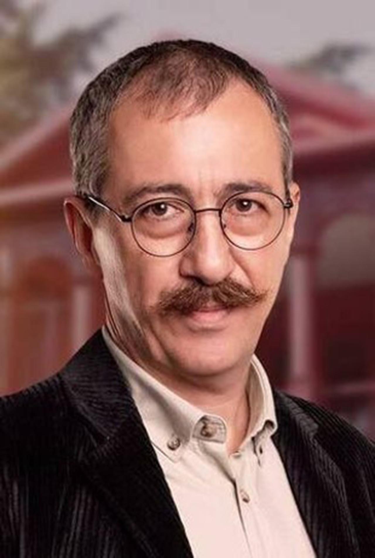 Ekranların en uzun soluklu dizilerinden Arka Sokaklar'ın kadrosuna Şehsuvar Aktaş, Burak Satıbol ve Asena Tuğal dahil oldu.