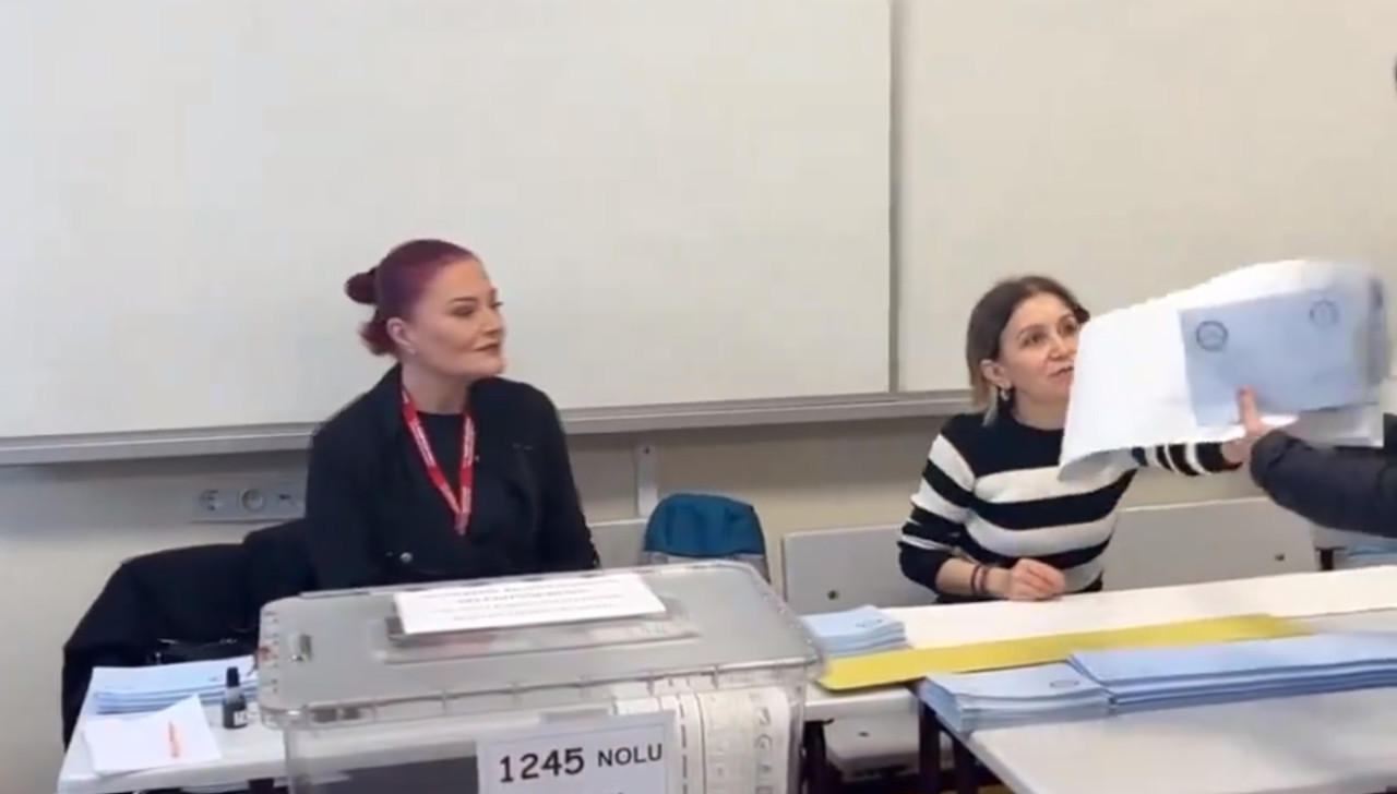 Ünlü sanatçı Candan Erçetin, yerel seçimlerde Sandık Kurulu Üyesi oldu.