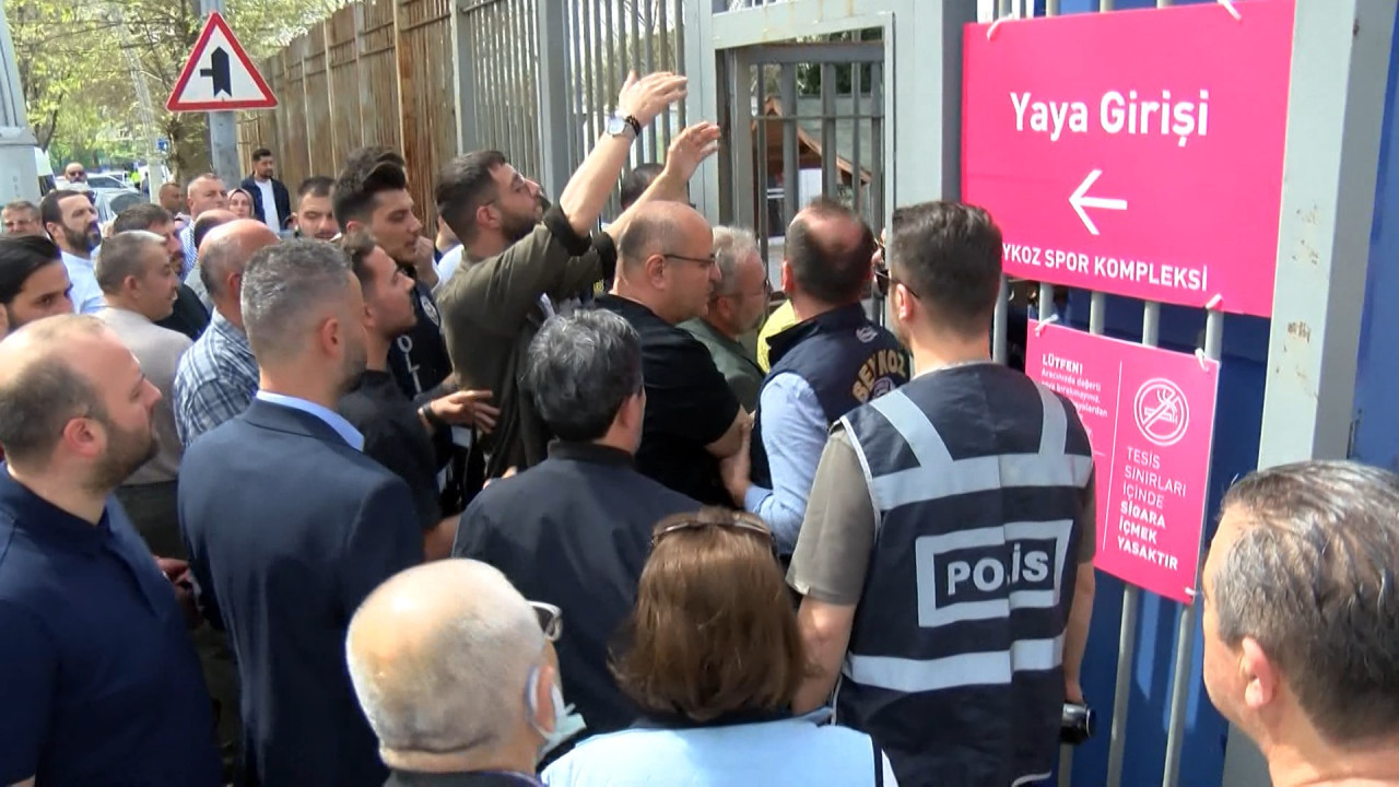 İstanbul'da, Beykoz İlçe Seçim Kurulu'na gelen AK Parti ve MHP yetkilileri 31 Mart'ta yapılan seçimlerin sonucuna itiraz etti.