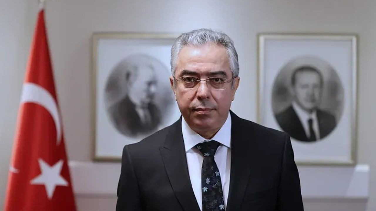 Cumhurbaşkanlığı'ndan muhalefete de AK Partili isimlere de fırça