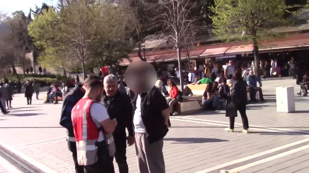 İçişleri Bakanı Ali Yerlikaya, “KALKAN-19” denetimlerinde bin 177 düzensiz göçmenin yakalandığını duyurdu.
