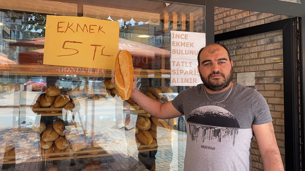 Çankırı'da bir fırıncı, 200 gram ekmeğin fiyatını 8 TL'den 5 TL'ye indirdi. 