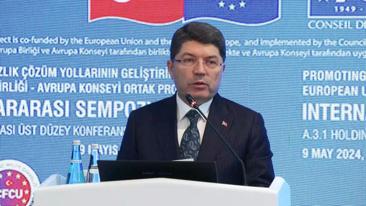 Adalet Bakanı Yılma Tunç, ''Kira davalarında ara bulucuya başvuru sayısı 169 bin 255’i buldu. Bu başvurulardan 87 bin 149’u anlaşmayla sonuçlandı. Anlaşmama sayısı 62 bin 783'' dedi.