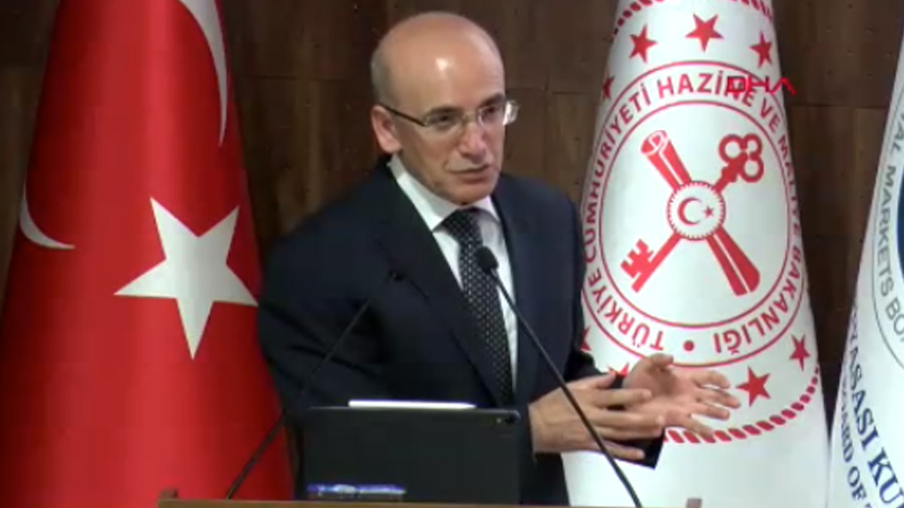Hazine ve Maliye Bakanı Mehmet Şimşek, vatandaşlara borsa konusunda uyarıda bulunarak, ''Vatandaşımız 'Borsada oynuyorum.' diyor, burası bir oyun alanı değil. Bilgiye dayalı, analize dayalı değerlendirmeler üzerinden kararlar vermemiz lazım.'' dedi.