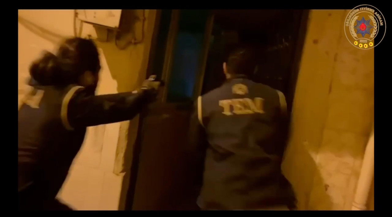 Manisa'da DEAŞ terör örgütüne yönelik gerçekleştirilen operasyonda gözaltına alınan 10 şüpheliden 8'i tutuklandı, 2'si adli kontrol şartıyla serbest bırakıldı.