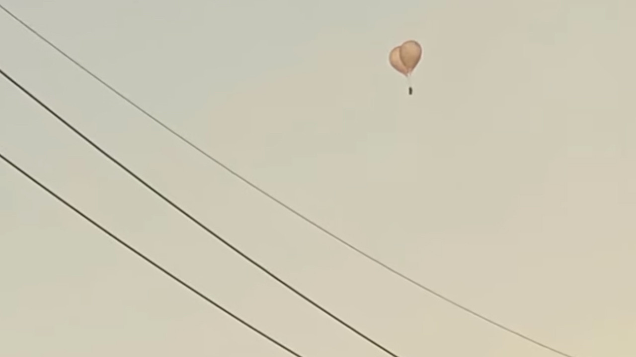 Kuzey Kore çöp taşıyan balonları Güney Kore'ye gönderdi