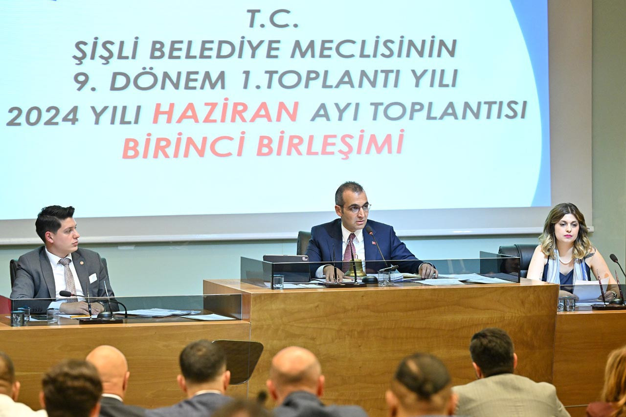 Şişli Belediye Başkanı Resul Emrah Şahan, ''Şişli’nin Kanal İstanbul’u'' olarak anılan ve deprem yasalarıyla rezerv yapı ilan edilen 24 bin metrekarelik alanla ilgili olarak mücadelelerinin devam ettiğini belirterek, ''Bu konuda Şişli’nin, bütün siyasi partilerimizin ve aktörlerin, meclis üyelerimizin bu sürece sahip çıkmasını, konuşmasını isterim. Bir belediye başkanı olarak yasanın, bana izin verdiği tüm çerçevede elimden geldiğince mücadele edeceğim'' ifadelerini kullandı.
