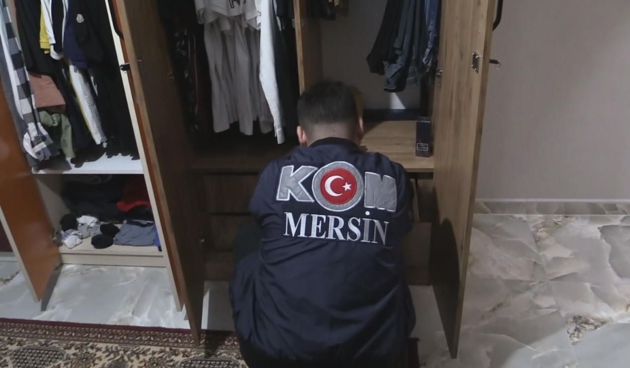 Mersin'de FETÖ'nün güncel finans yapılanmasına yönelik operasyonda 11 şüpheli gözaltına alındı. 