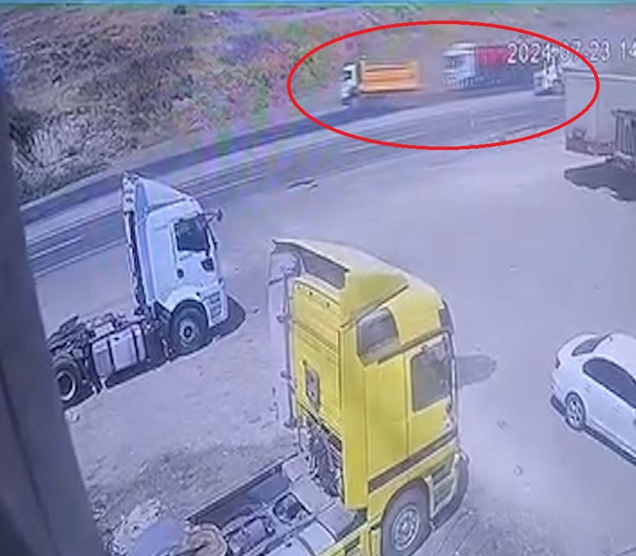 Korkunç kaza kamerada: Bir anda alev topuna dönüştü